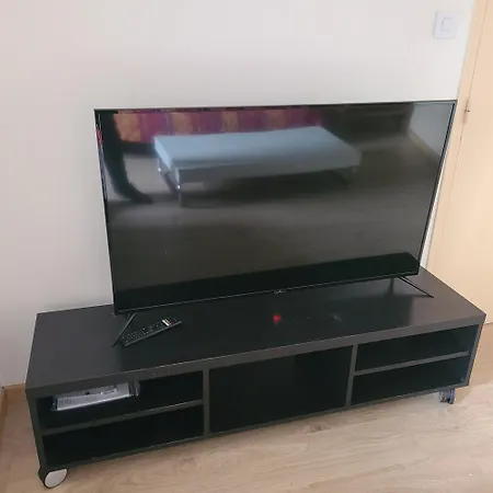 Duplex Pilier Rouge Avec Internet Et Tv Dans La Et Le Salon Apartman *